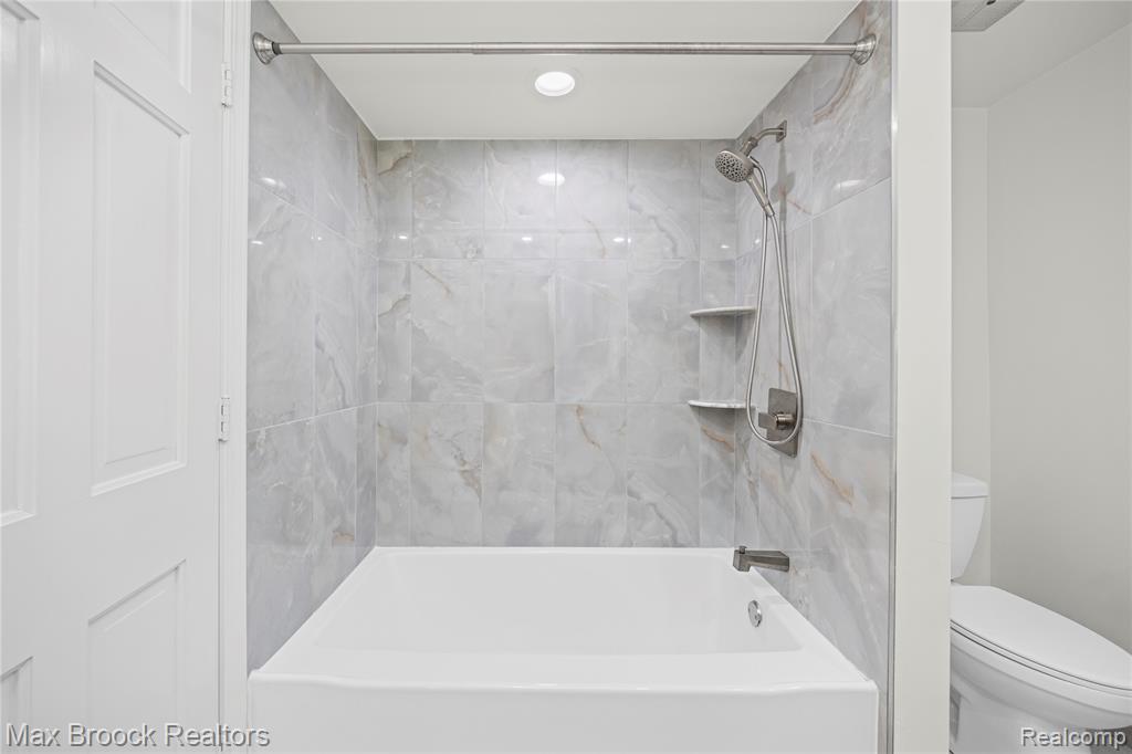 4490 Strathdale Lane, West Bloomfield, MI 48323 — Photo 51