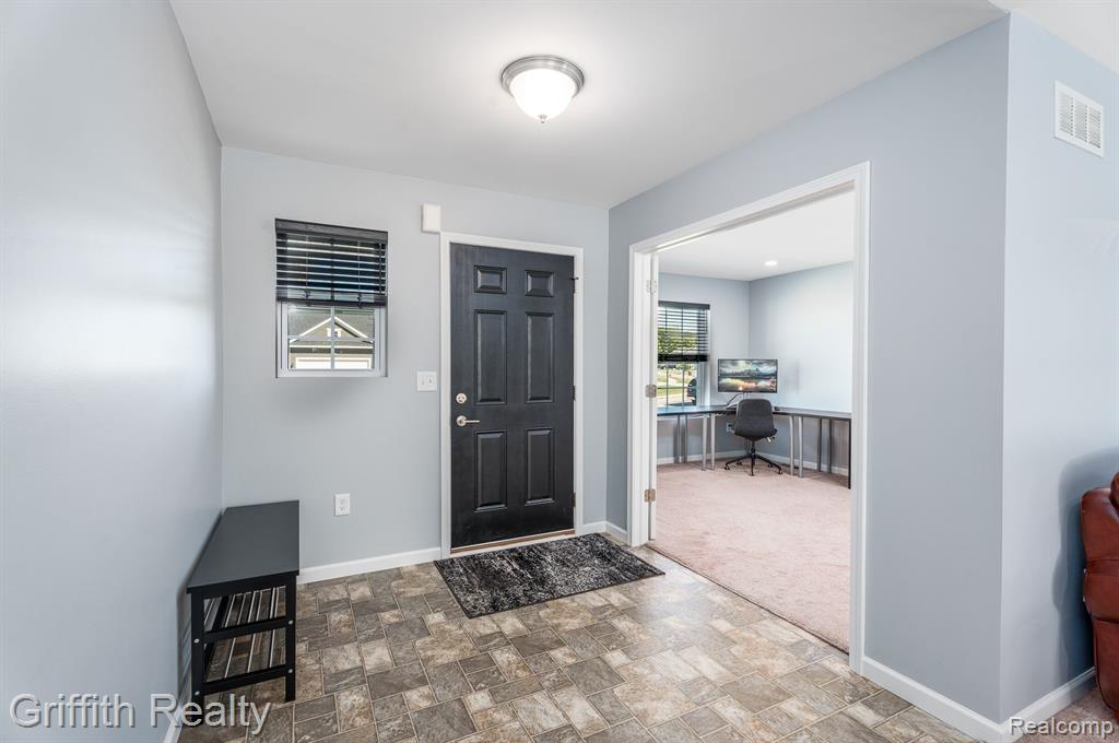 3576 AMBER OAKS Drive, Howell, MI 48855 — Photo 4