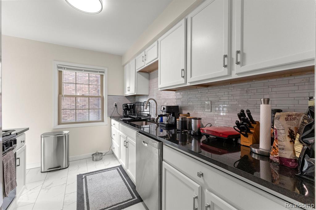 941 N MILDRED Street, Dearborn, MI 48128 — Photo 17