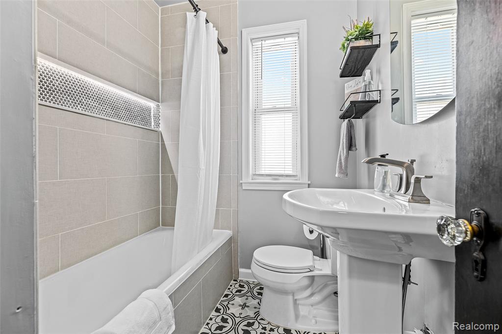 604 W Hudson Avenue, Royal Oak, MI 48067 — Photo 6