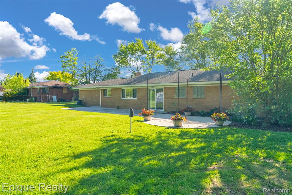 8052 Dungarvin Drive, Grand Blanc, MI 48439 — Photo 35