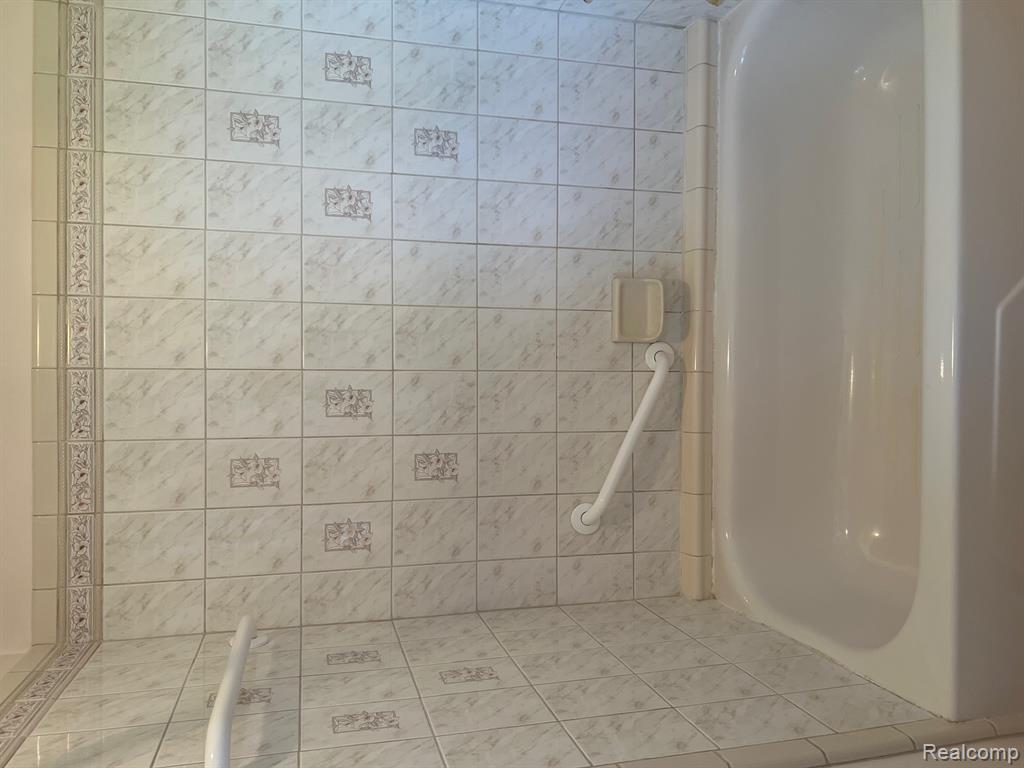 5198 Worchester Drive, Swartz Creek, MI 48473 — Photo 15