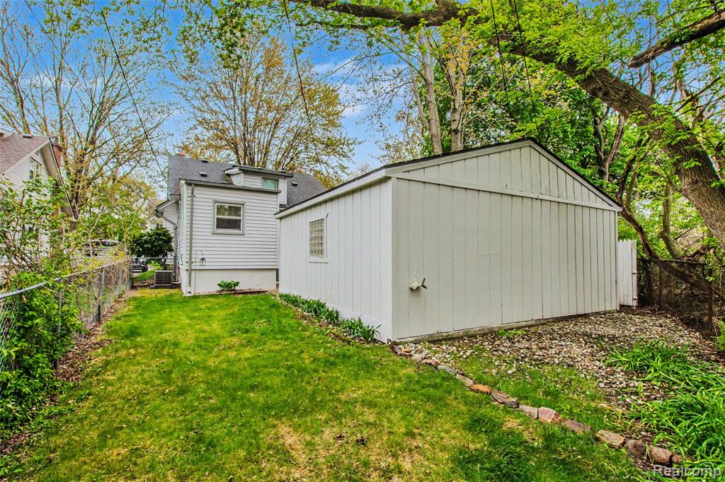 927 N Maple Avenue, Royal Oak, MI 48067 — Photo 9
