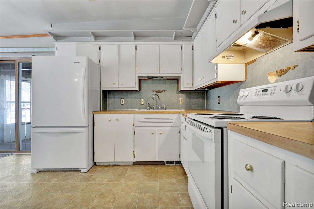 301 E Monroe Street, Durand, MI 48429 — Photo 12