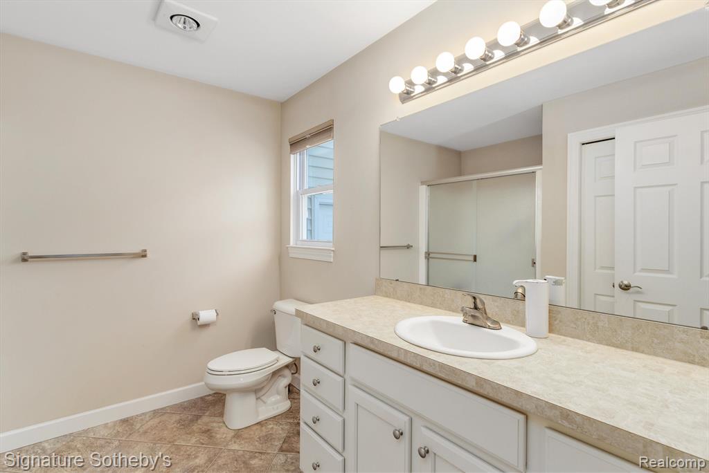 8392 PARKRIDGE Drive, Dexter, MI 48130 — Photo 15