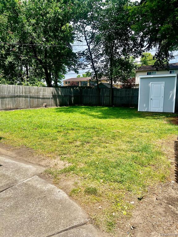 957 E MEYERS Avenue, Hazel Park, MI 48030 — Photo 19