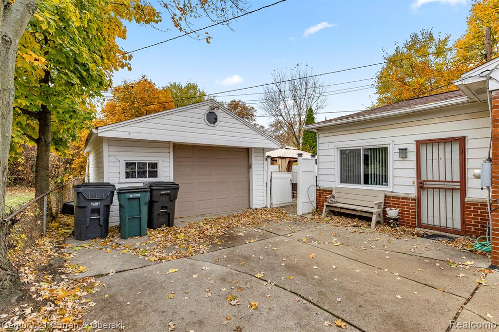 22151 Whitmore Street, Oak Park, MI 48237 — Photo 31