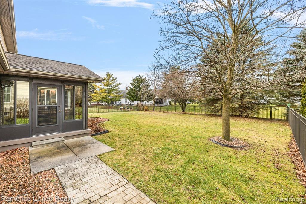 686 W CALEDONIA Street, Howell, MI 48843 — Photo 6