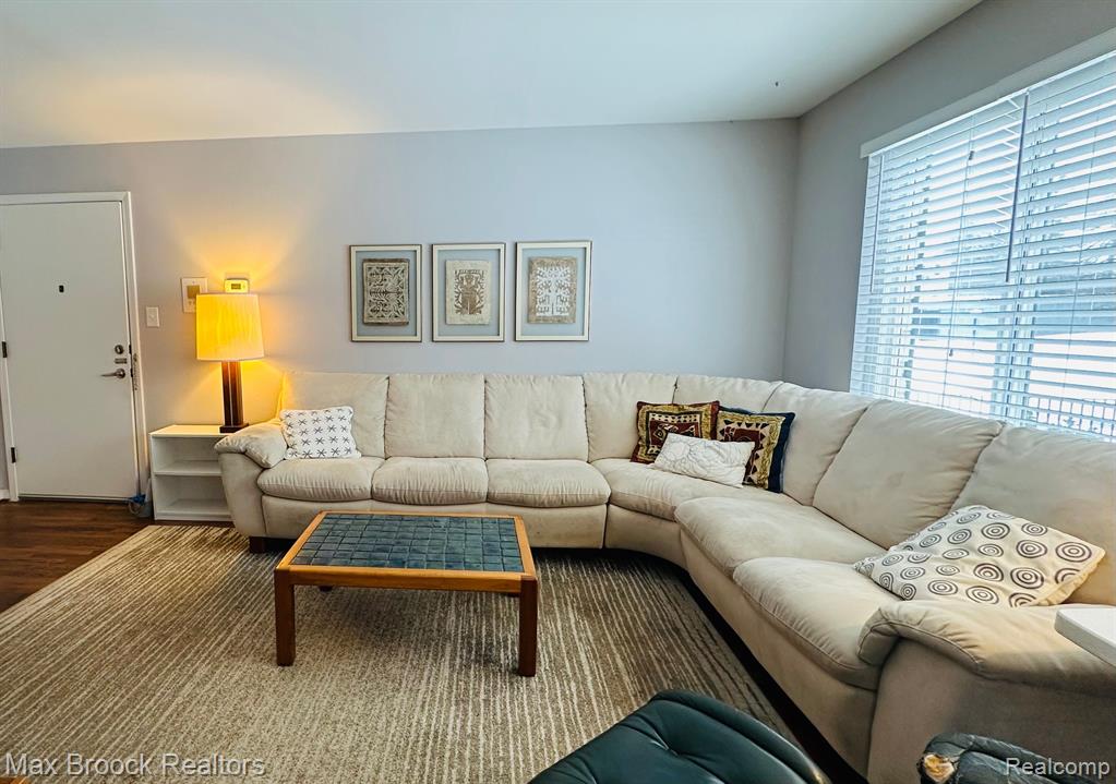 100 W HICKORY GROVE Road, D1, Bloomfield Hills, MI 48304 — Photo 4