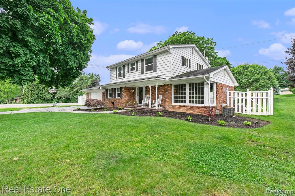 994 HAMPSTEAD Lane, Rochester Hills, MI 48309 — Photo 2