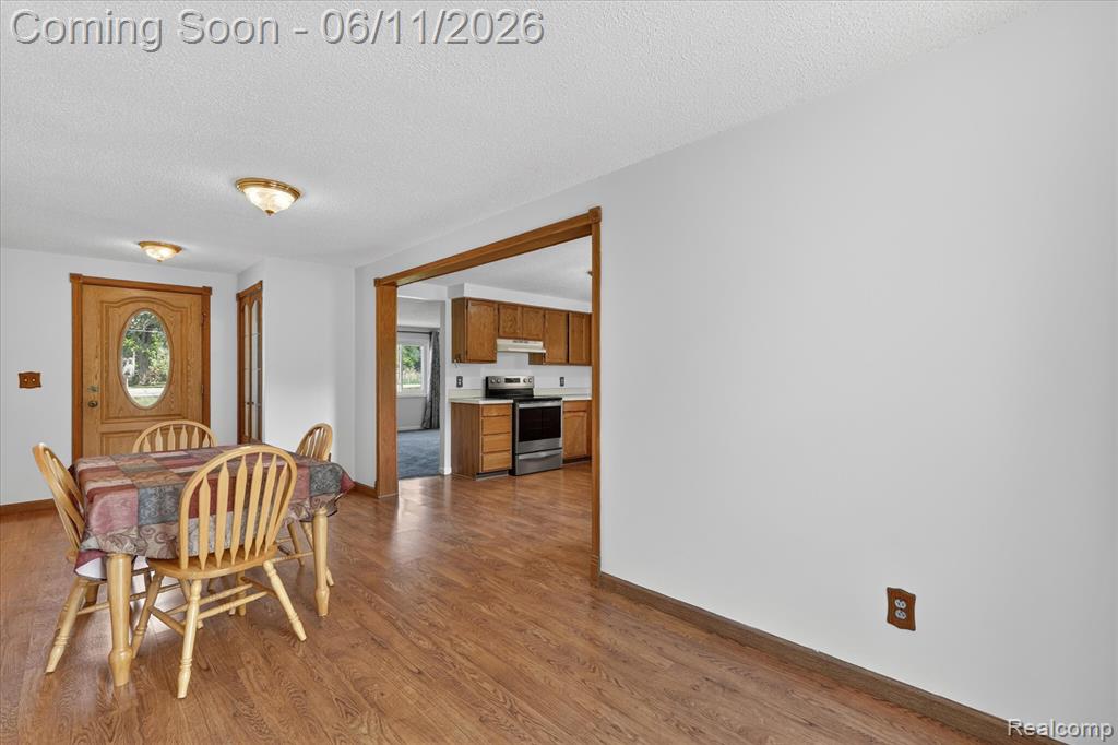 5464 E Maple Avenue, Grand Blanc, MI 48439 — Photo 11