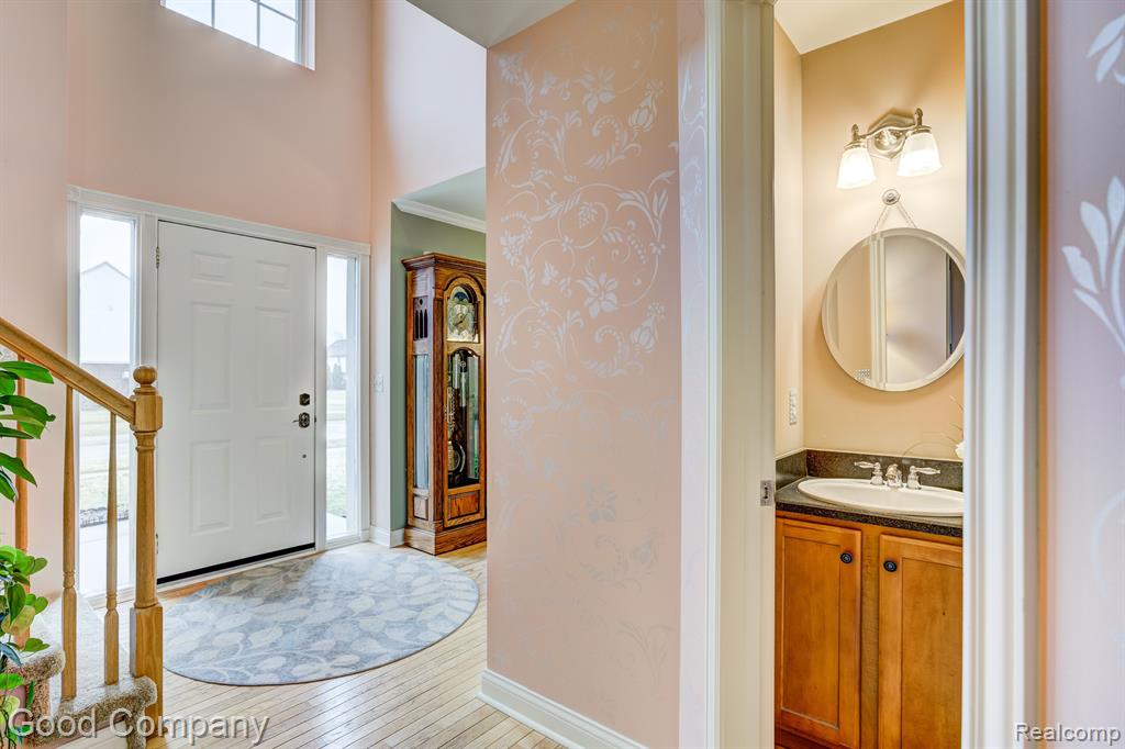 755 OAK POINT Lane, Madison Heights, MI 48071 — Photo 7