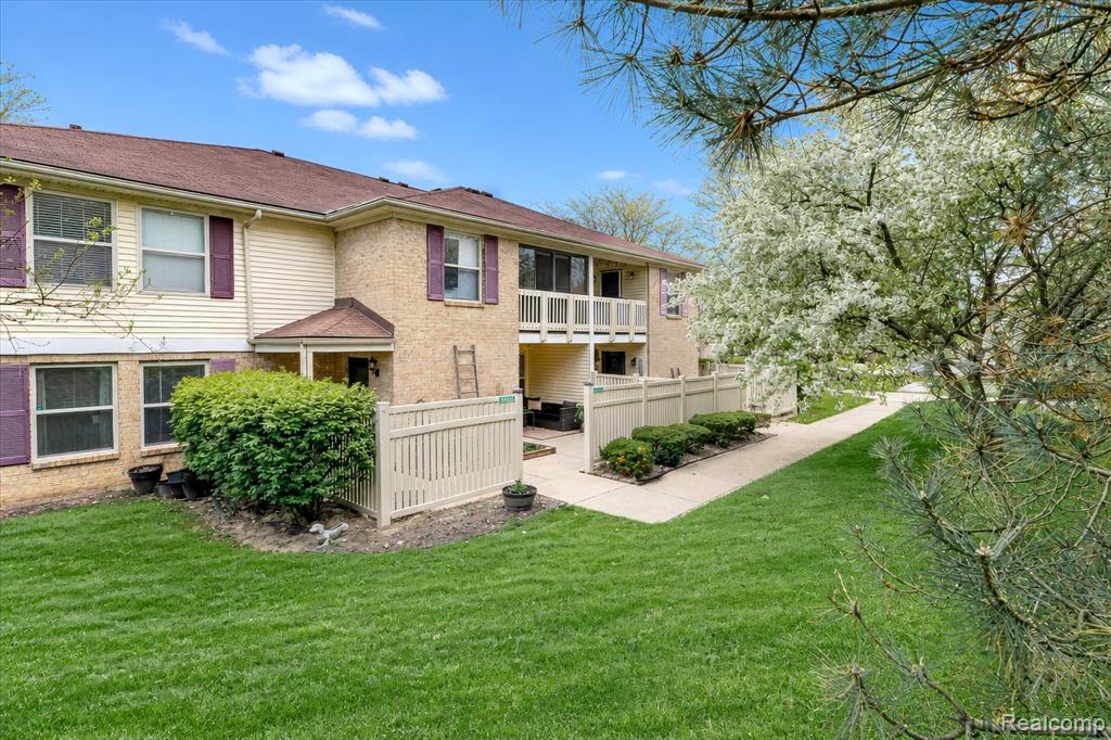 61025 Greenwood Drive, South Lyon, MI 48178 — Photo 3