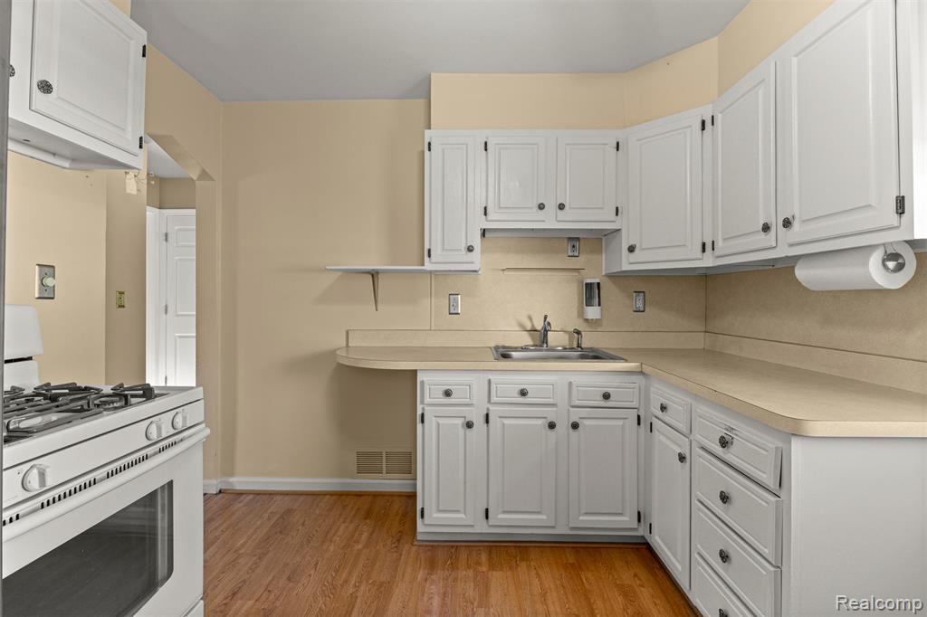 9896 Park Avenue, Allen Park, MI 48101 — Photo 11