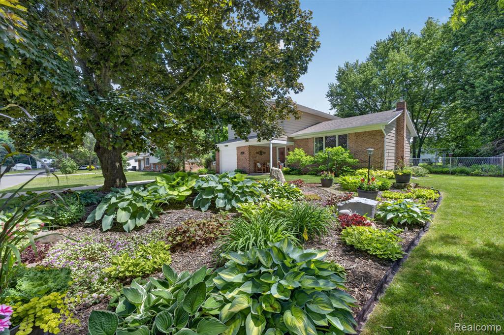 4369 Dixon Drive, Swartz Creek, MI 48473 — Photo 4