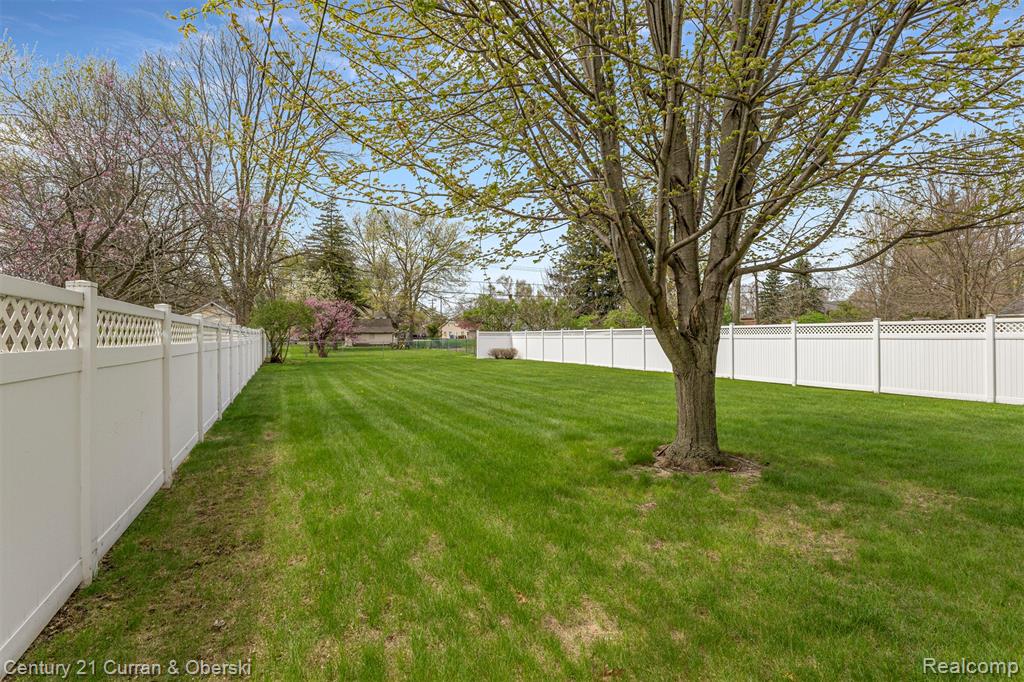 60 S Biggs Street, Belleville, MI 48111 — Photo 16
