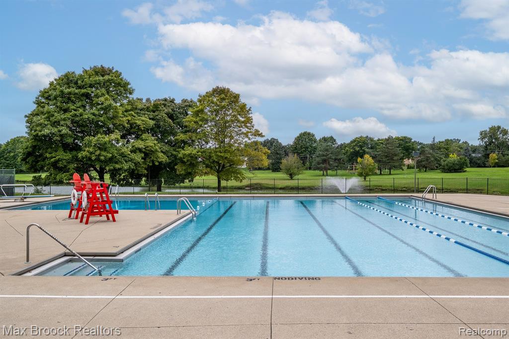1829 BRENTWOOD Drive, Troy, MI 48098 — Photo 35