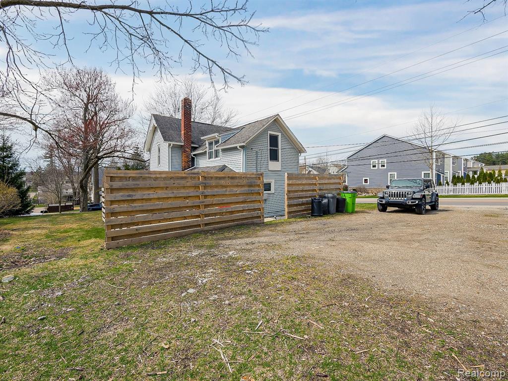 654 HICKORY unit 2 Street, Milford, MI 48381 — Photo 16