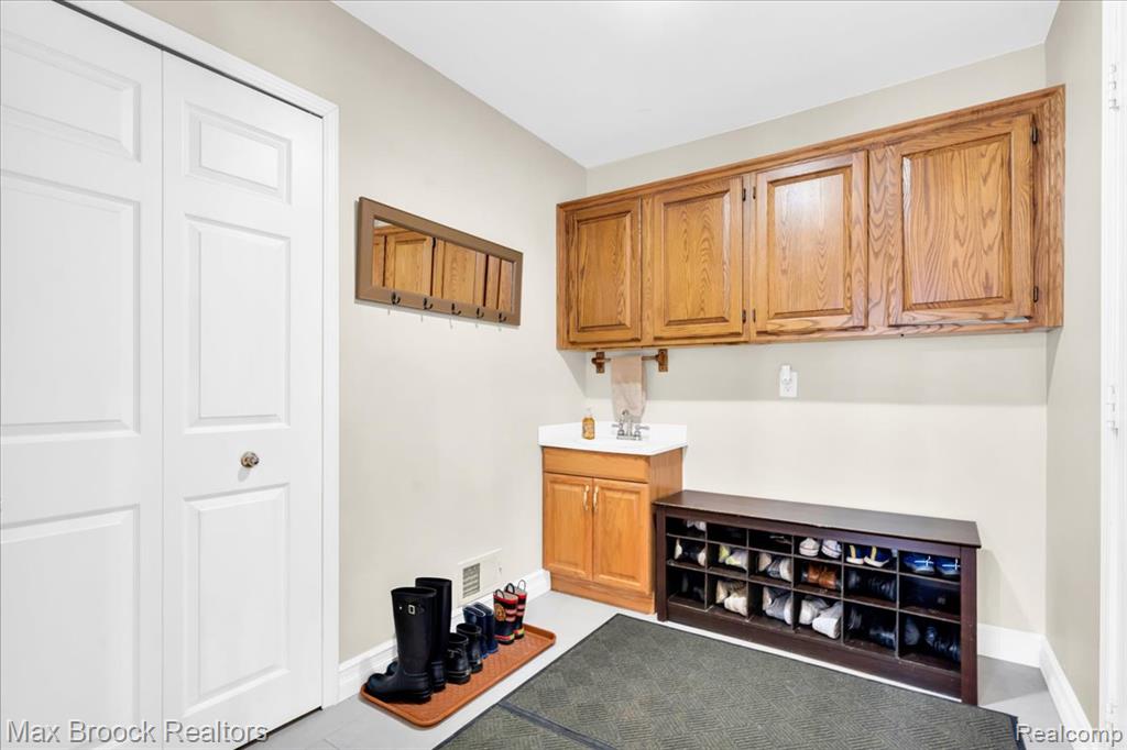 5536 Whitfield Drive, Troy, MI 48098 — Photo 24