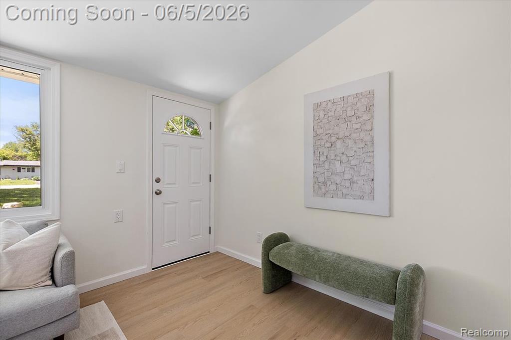 2148 Hoeft Drive, Commerce Twp, MI 48390 — Photo 5
