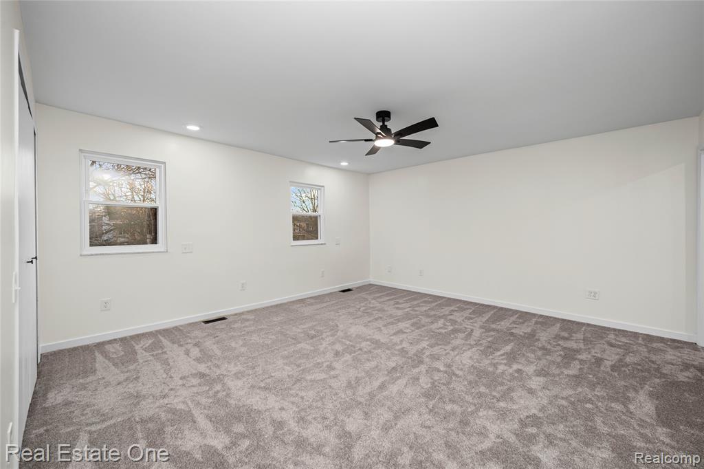 5426 N Piccadilly, West Bloomfield, MI — Photo 35