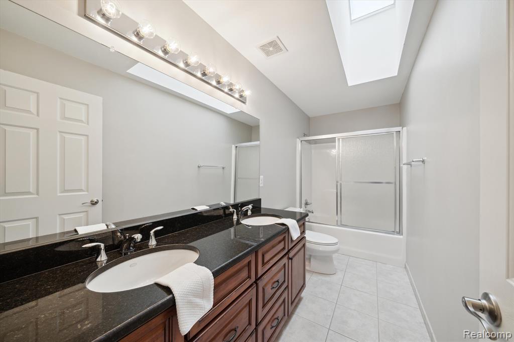 4976 Saddle Brook Court, Troy, MI 48085 — Photo 39