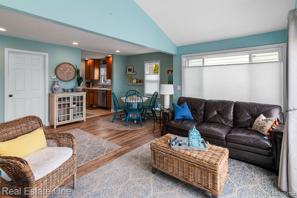 8831 Lagoon Drive, Brighton, MI 48116 — Photo 10