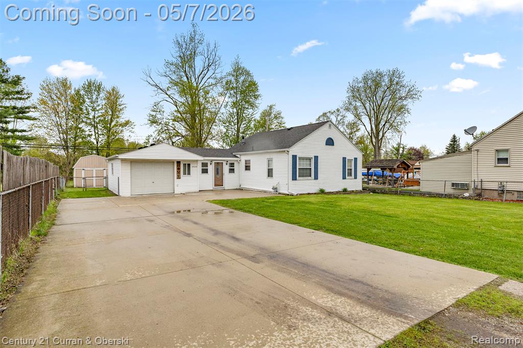 24628 Woodland Drive, Flat Rock, MI 48134 — Photo 2