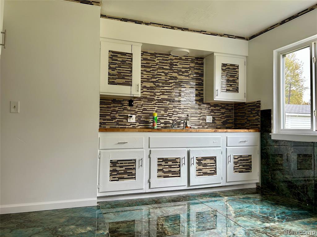 4863 Glenis Street, Dearborn Heights, MI 48125 — Photo 4