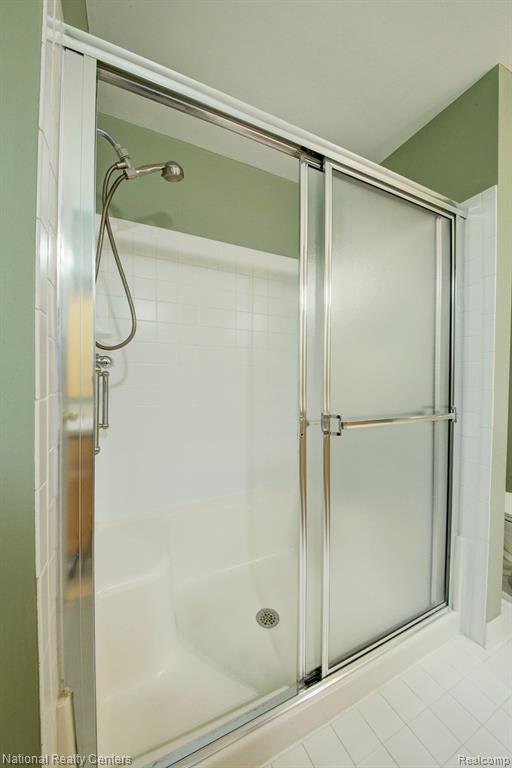 5104 TAMARA Circle, Walled Lake, MI 48390 — Photo 18