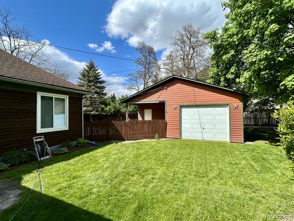 516 Clinton W, Howell, MI 48843 — Photo 17