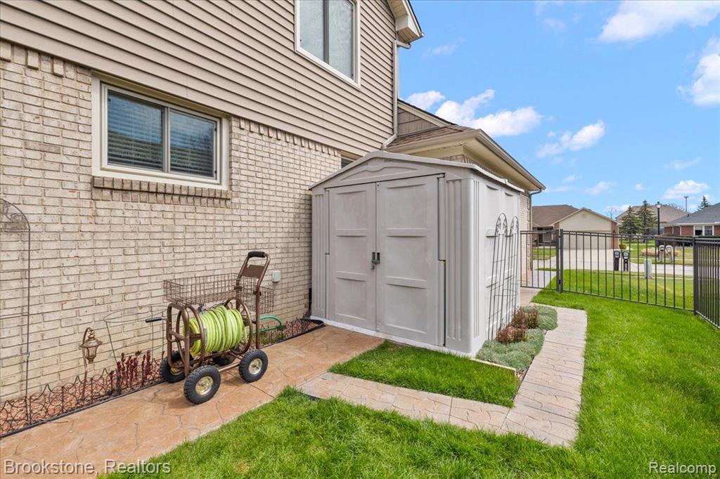 51161 BLUE SPRUCE Drive, Macomb, MI 48042 — Photo 5