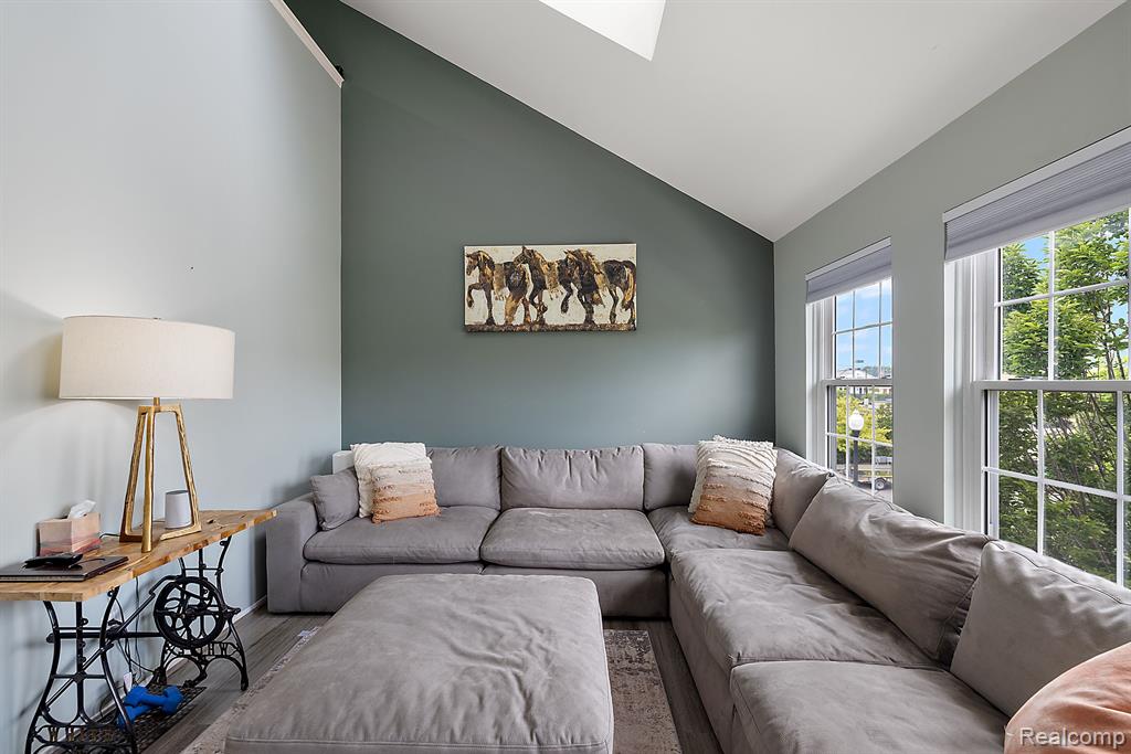140 PARK GREEN Drive, Lake Orion, MI 48362 — Photo 13