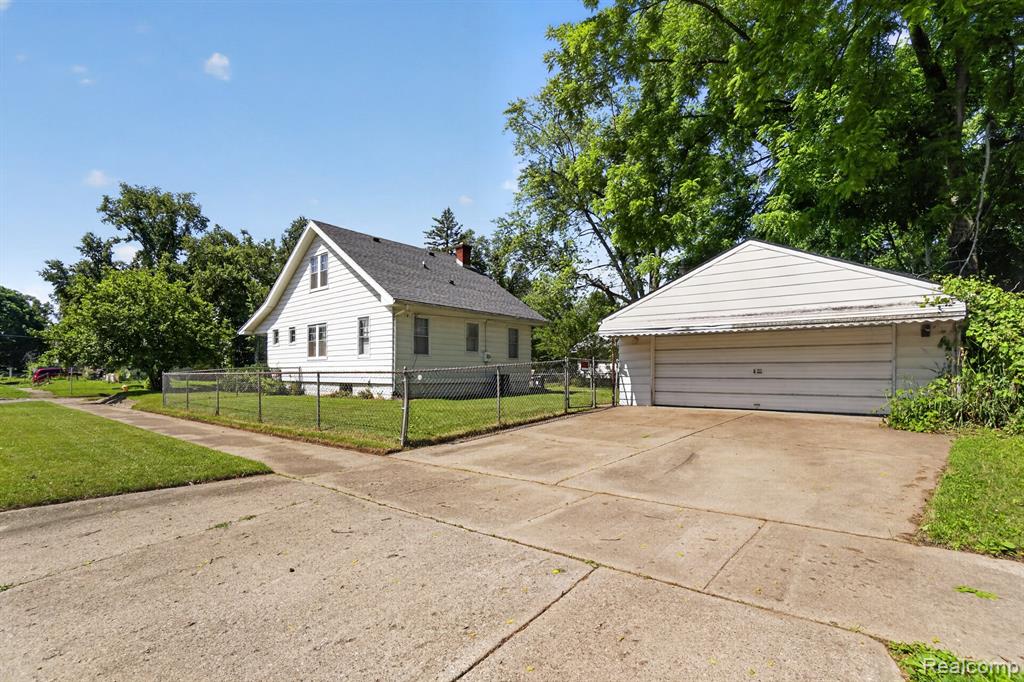 702 Leland Street, Flint, MI 48507 — Photo 3