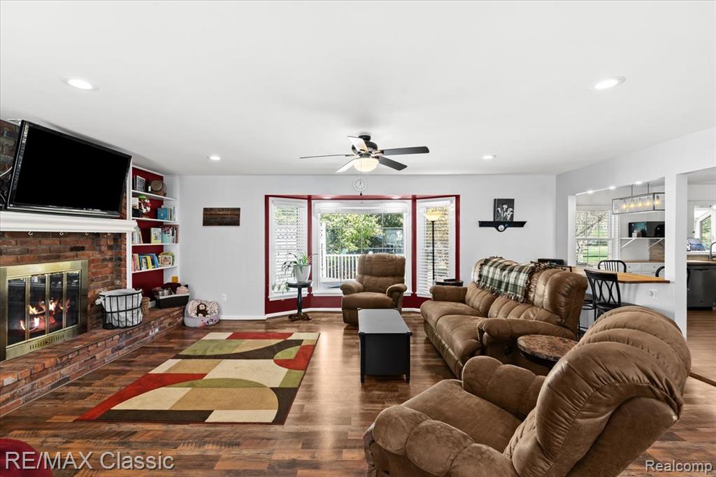 4815 Ravinewood Drive, Commerce Twp, MI 48382 — Photo 14