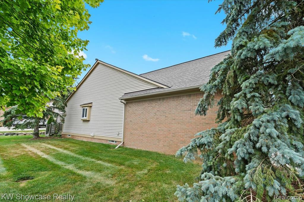 8052 Springdale Drive, White Lake, MI — Photo 34