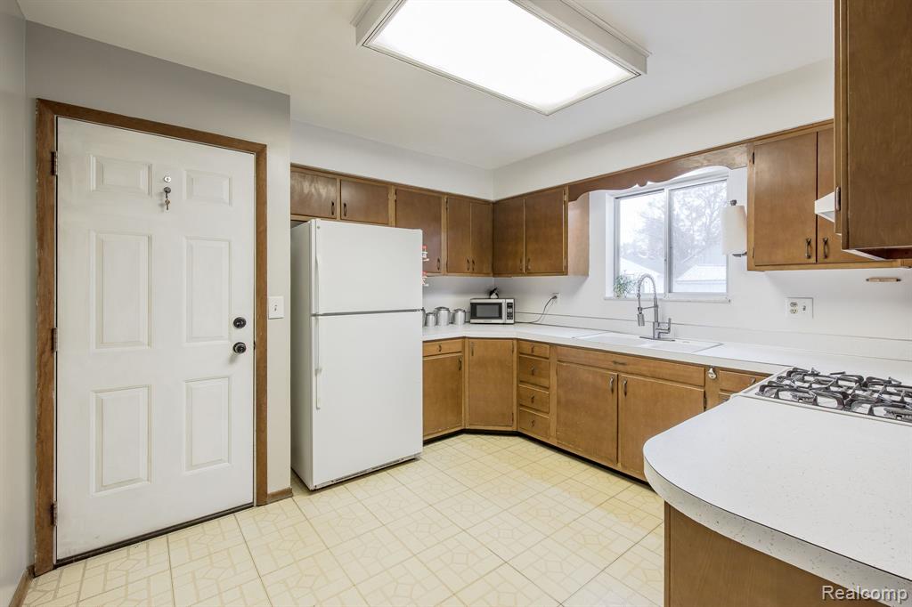 5368 LAPEER Road, Burton, MI 48509 — Photo 8
