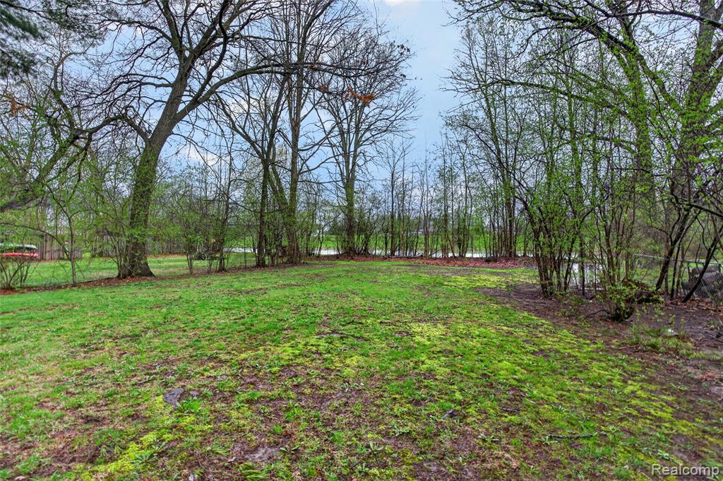 8360 Arlis Street, Commerce Twp, MI 48382 — Photo 5