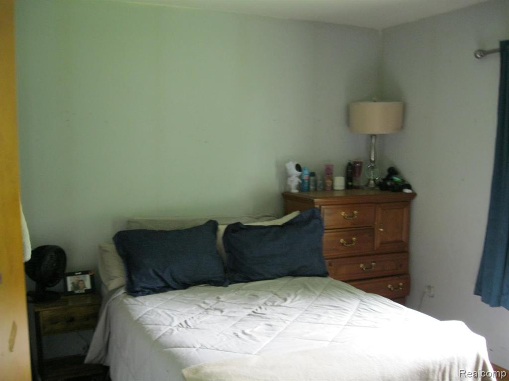 4500 Pommore, Milford, MI 48380 — Photo 17