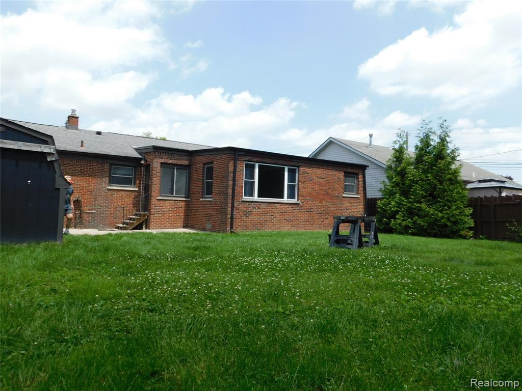 16740 College, Fraser, MI 48026 — Photo 24