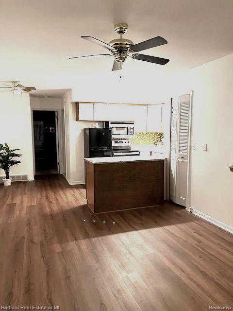 50098 Helfer Boulevard, 50098, Wixom, MI 48390 — Photo 9
