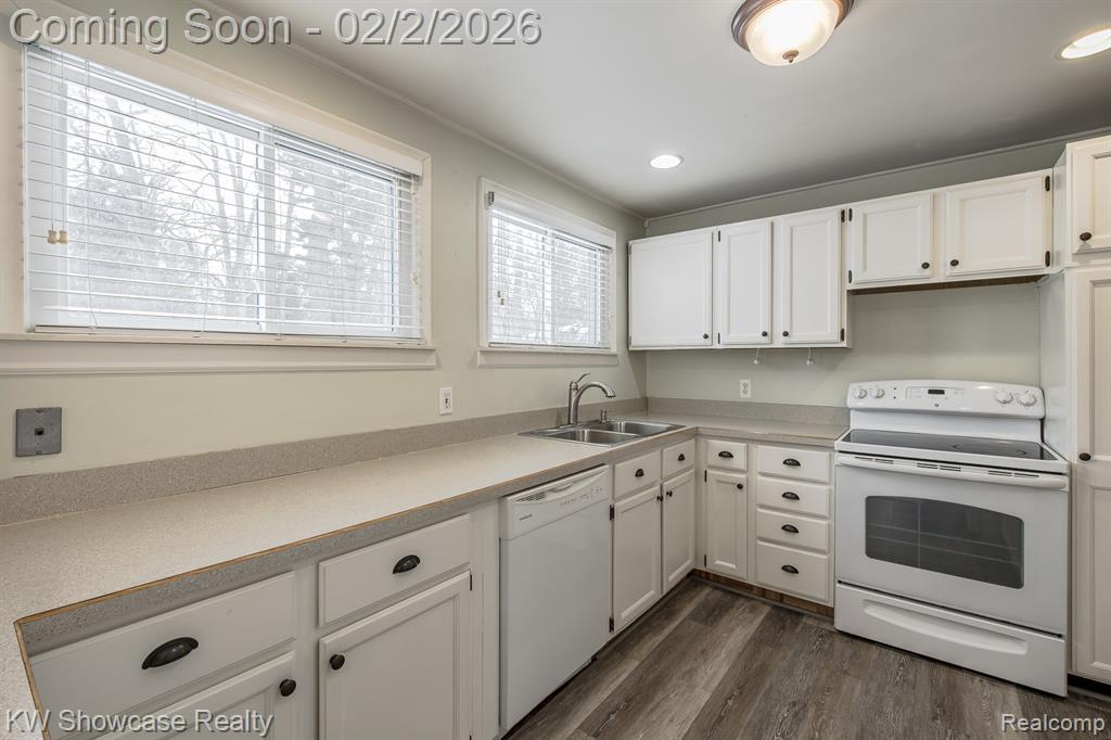 2161 E Euna, Wixom, MI 48393 — Photo 9