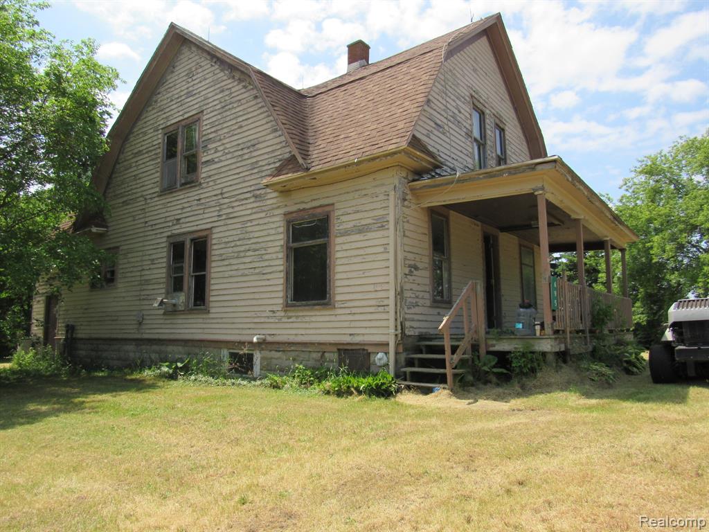 695 W Cass Avenue Road, Bay City, MI 48708 — front exterior