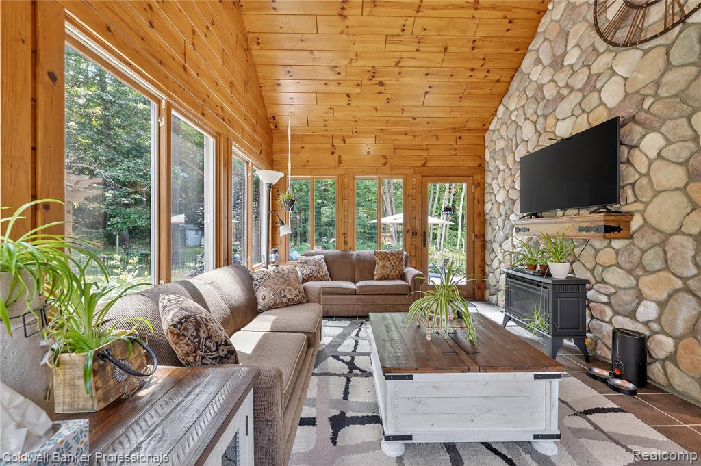 3690 Hickory Rim Drive, Ortonville, MI 48462 — Photo 13