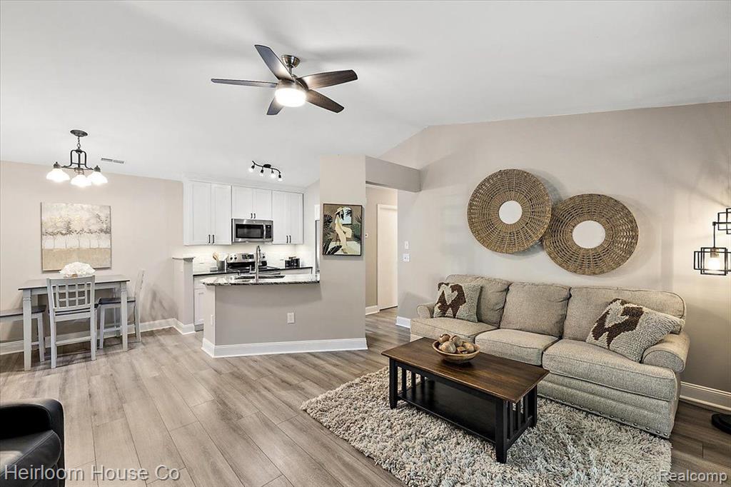 423 WATER TOWER Circle, 100, Brighton, MI 48116 — Photo 30