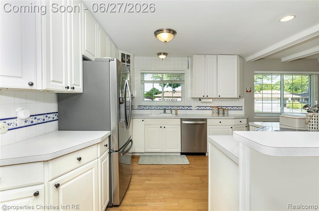 6805 Emerald Shores Drive, Troy, MI 48085 — Photo 12