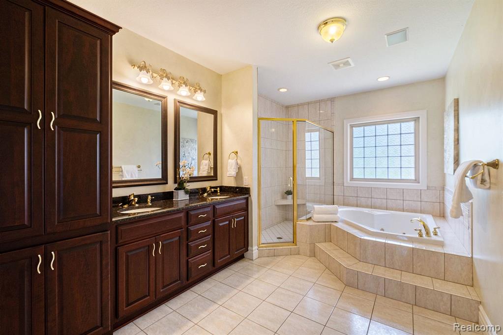 8294 WARWICK GROVES, Grand Blanc, MI 48439 — Photo 26