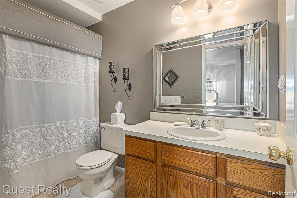 7897 MEADOW Drive, Waterford, MI 48329 — Photo 24