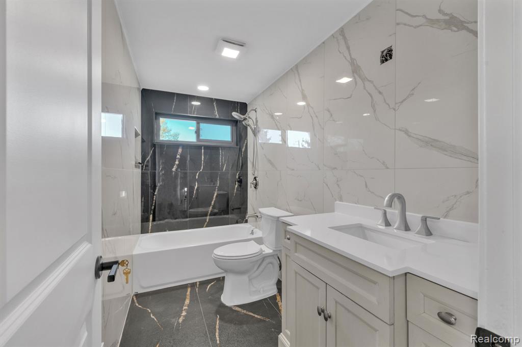 9498 Bassett Street, Livonia, MI 48150 — Photo 26