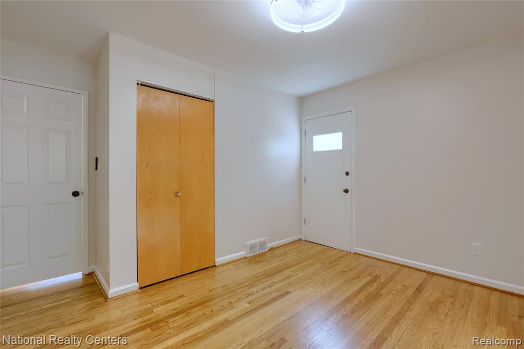 13369 Winchester Avenue, Huntington Woods, MI — Photo 16
